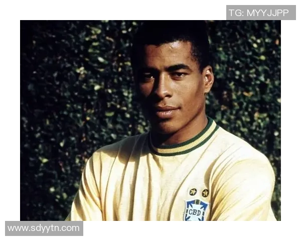 全球足球右边锋右脚球星盘点:那些在绿茵场上左右开弓的传奇人物